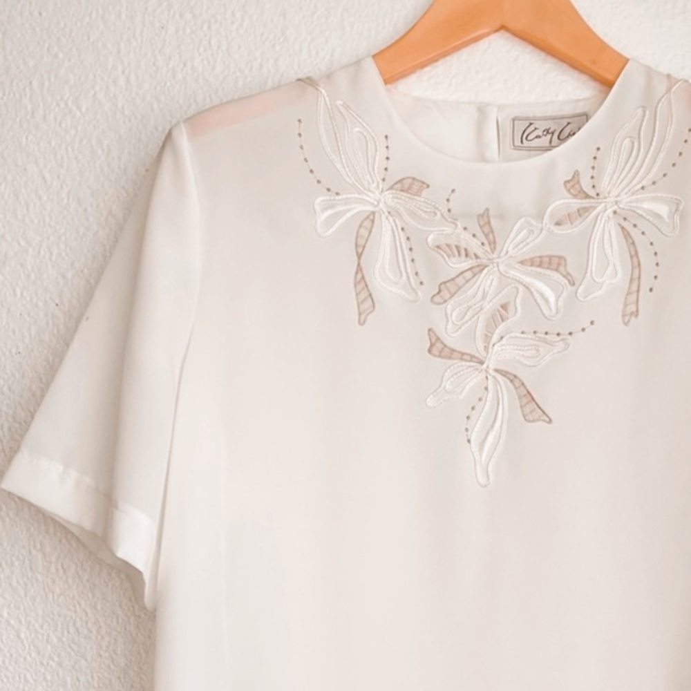 Vintage 80’s Kathy Che Embroidered Short Sleeve Semi Sheer Blouse Ivory